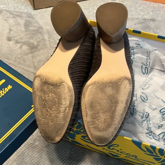 Sbicca Corduroy Menlee Side Zip Bootie, Brown/Taupe Size 7 - Picture 5 of 9